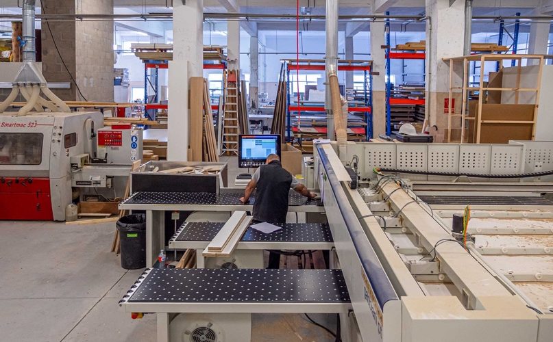 fabrica-propia-de-mobiliario-6-807×500